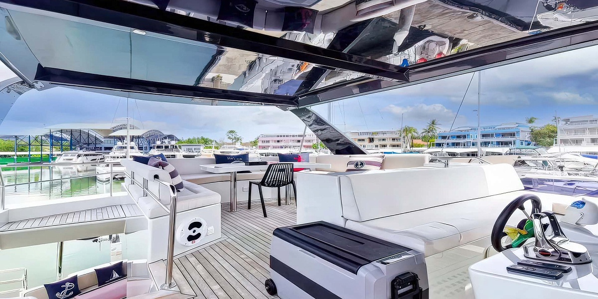 Аренда моторного катамарана Power 53 My Sky на Пхукете